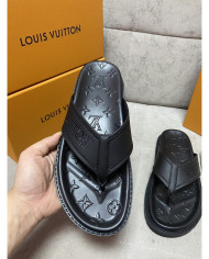 Louis  Vuitton  Men slippers