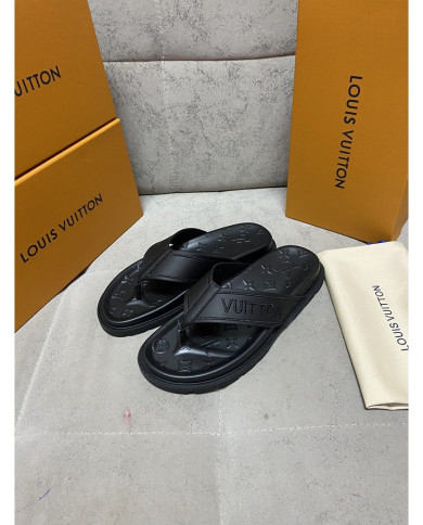 Louis  Vuitton  Men slippers