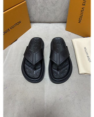Louis  Vuitton  Men slippers