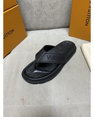 Louis  Vuitton  Men slippers