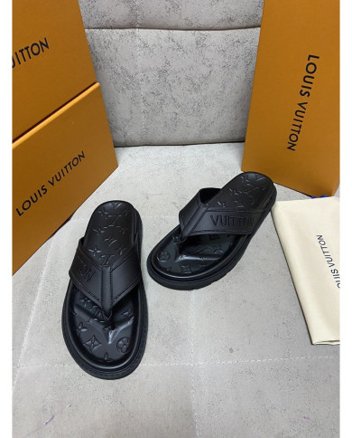 Louis  Vuitton  Men slippers