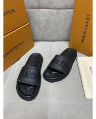 Louis  Vuitton  Men slippers