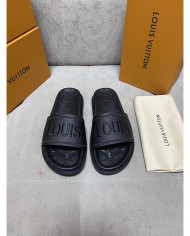 Louis  Vuitton  Men slippers