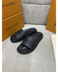 Louis  Vuitton  Men slippers