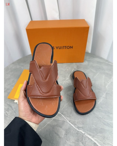 Louis  Vuitton  Men slippers
