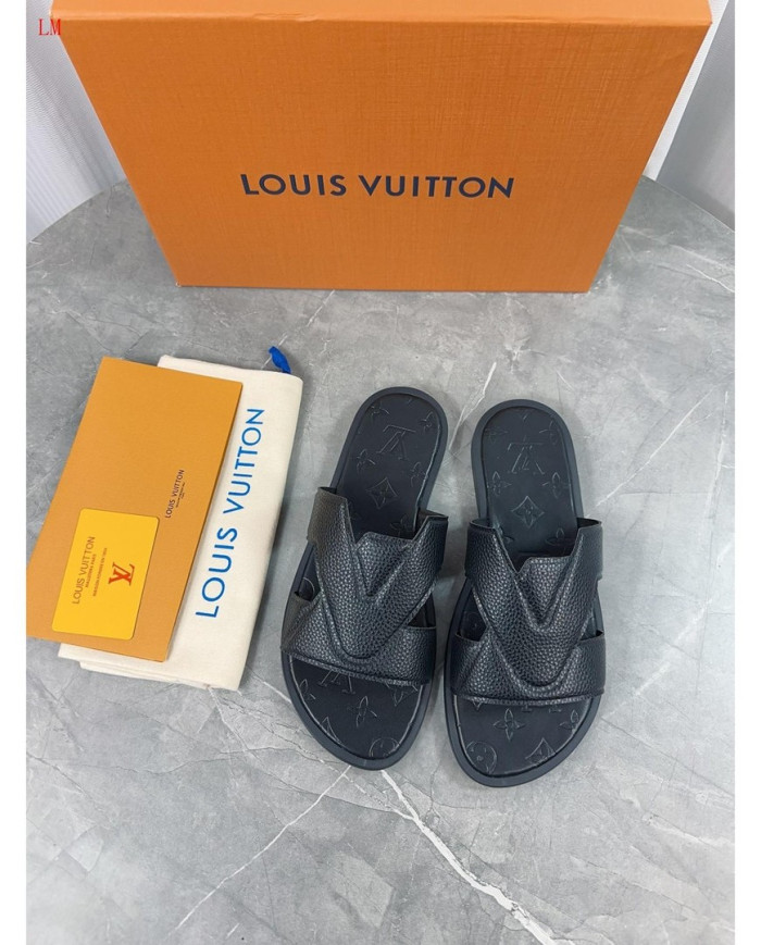 Louis  Vuitton  Men slippers