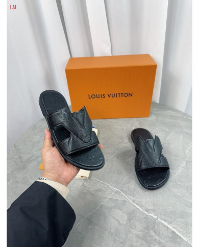 Louis  Vuitton  Men slippers