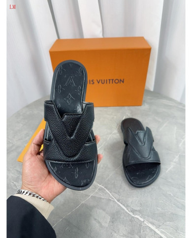 Louis  Vuitton  Men slippers