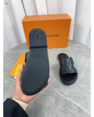 Louis  Vuitton  Men slippers