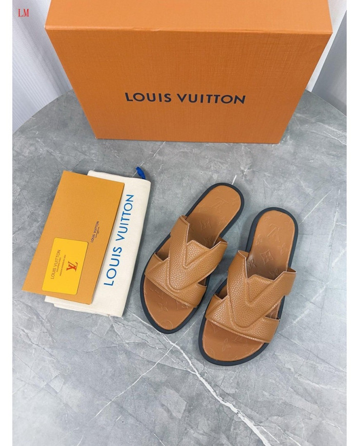 Louis  Vuitton  Men slippers