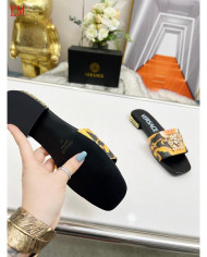 Versace  Lady slippers