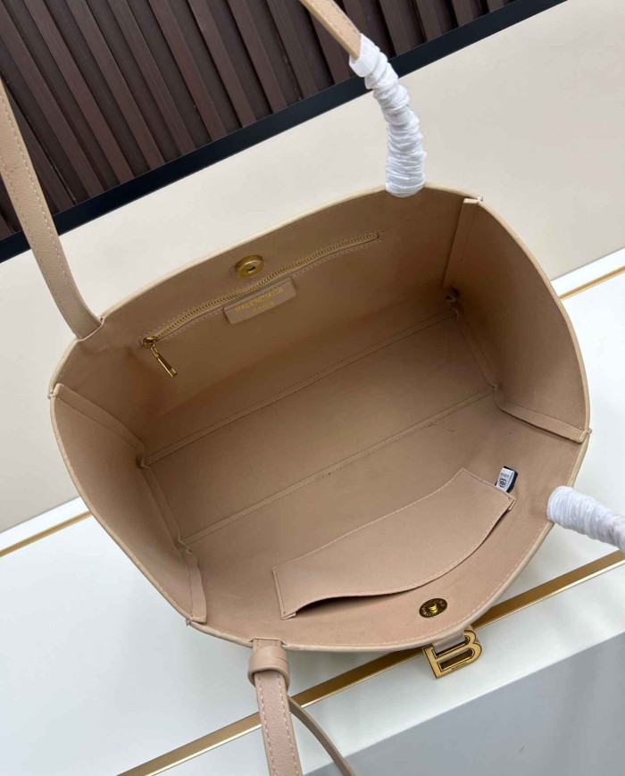 Balenciaga Elegant Large Tote Bag for Women