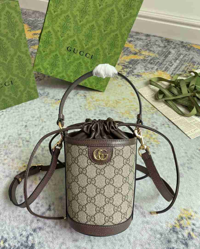 Gucci GG Supreme Bucket Bag