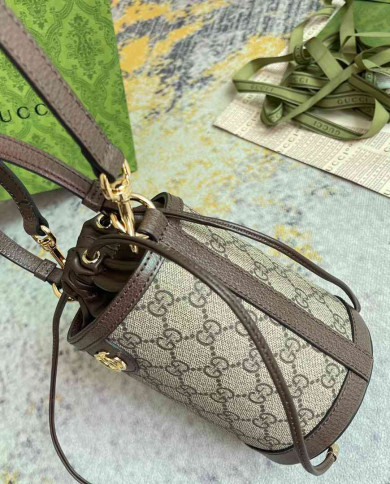 Gucci GG Supreme Bucket Bag