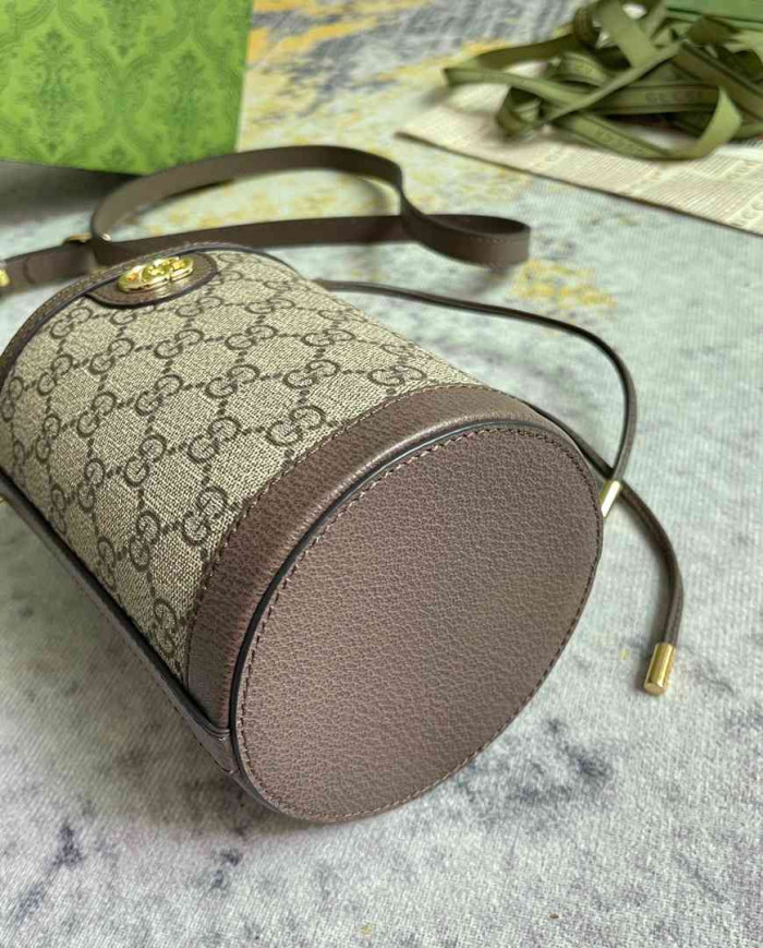 Gucci GG Supreme Bucket Bag