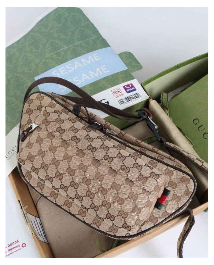 GUCCI Waist Bag GG Zip Pouch