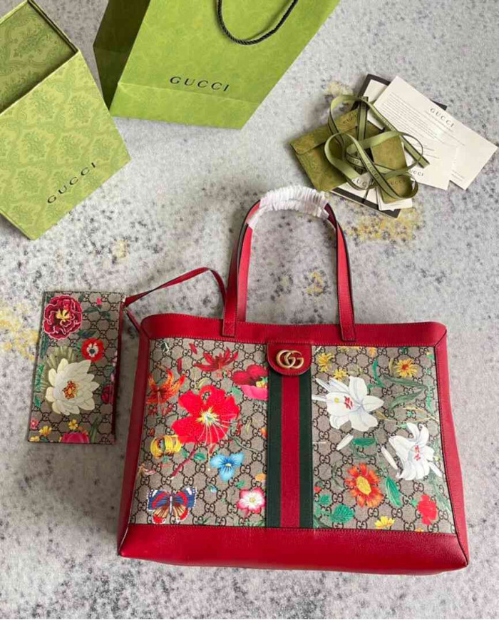 GUCCI GG Emblem Tote Bag