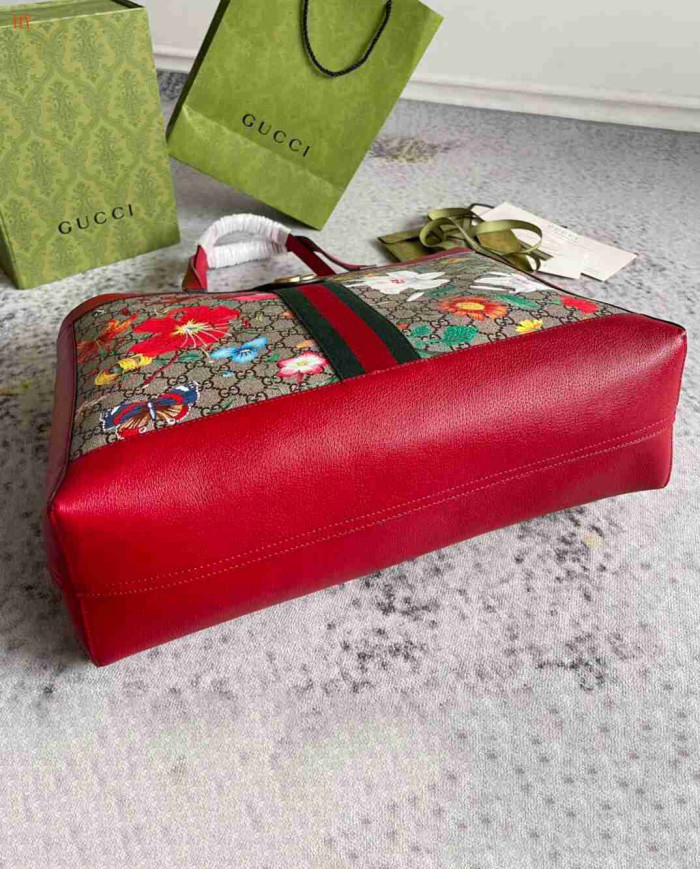 GUCCI GG Emblem Tote Bag