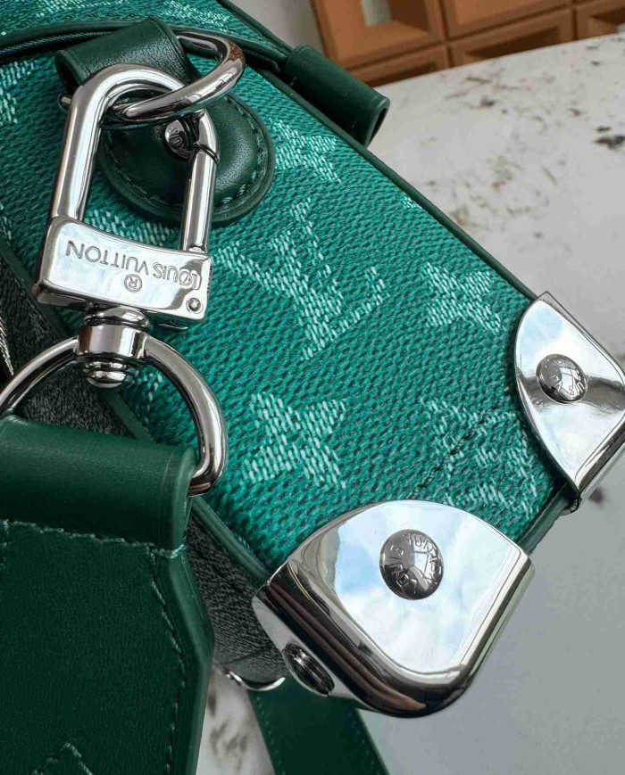 LV Trunk Messenger