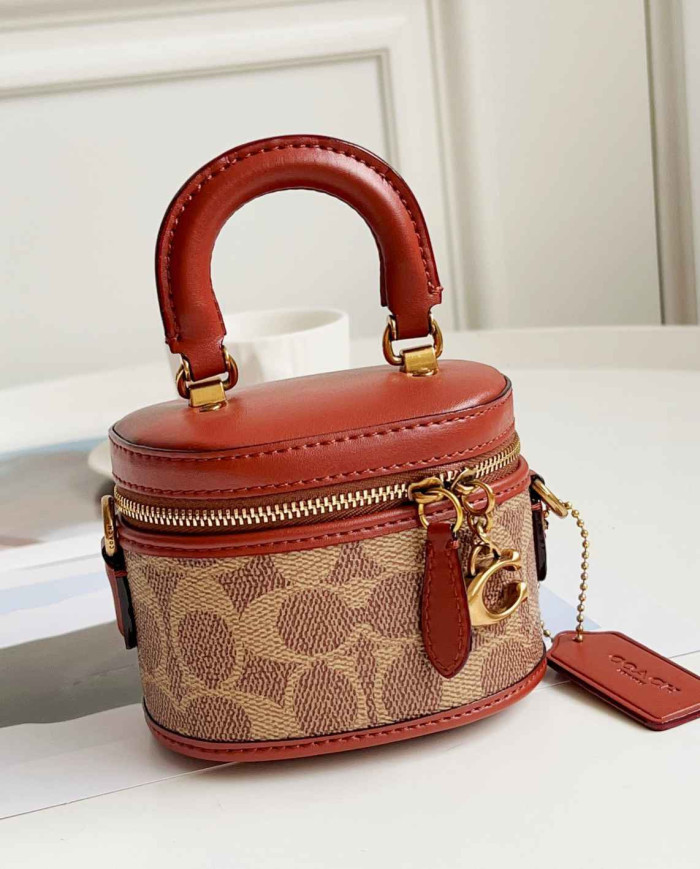 Coach Trail 12 Chain Crossbody