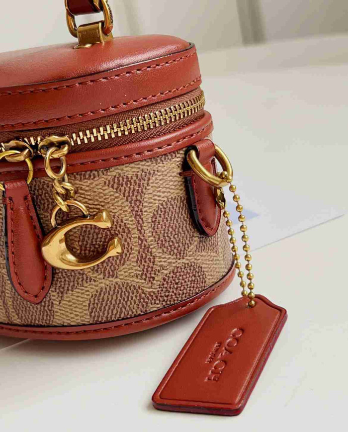 Coach Trail 12 Chain Crossbody