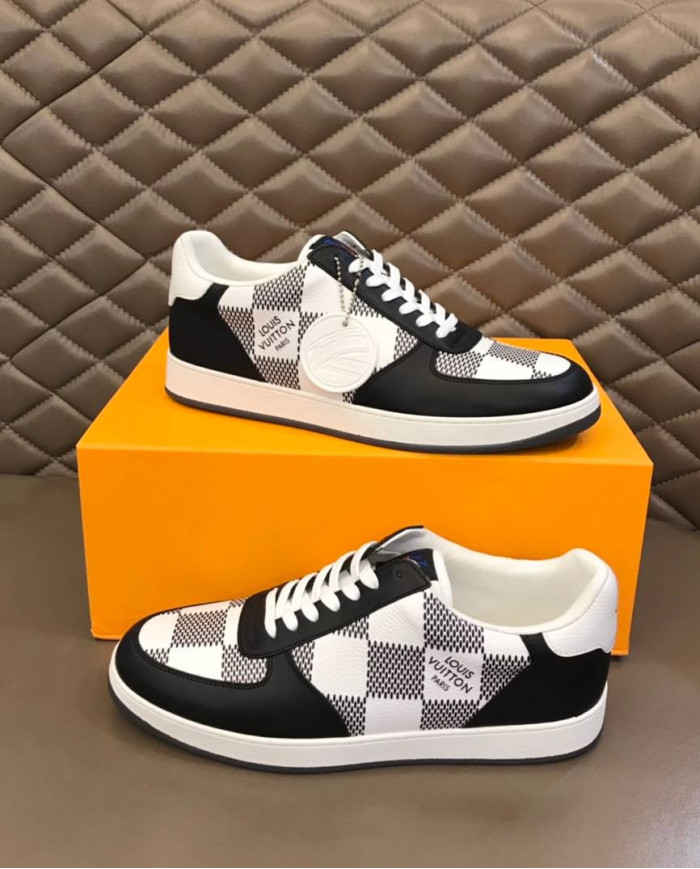 Louis Vuitton Damier Pattern Low Top Casual Sneakers