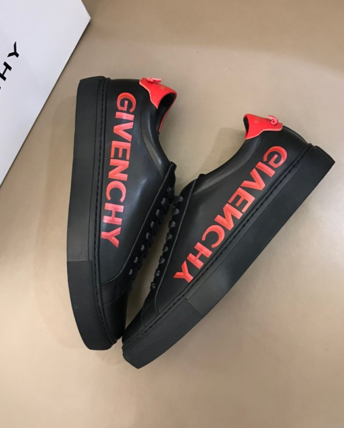 Givenchy Casual Sneakers