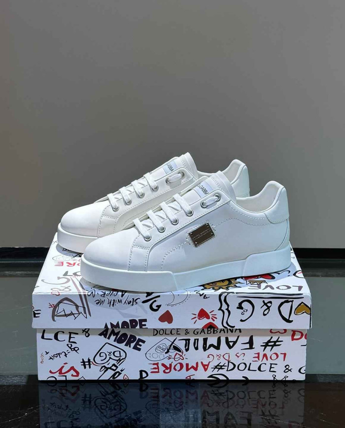Dolce & Gabbana Metal Logo Casual Sneakers