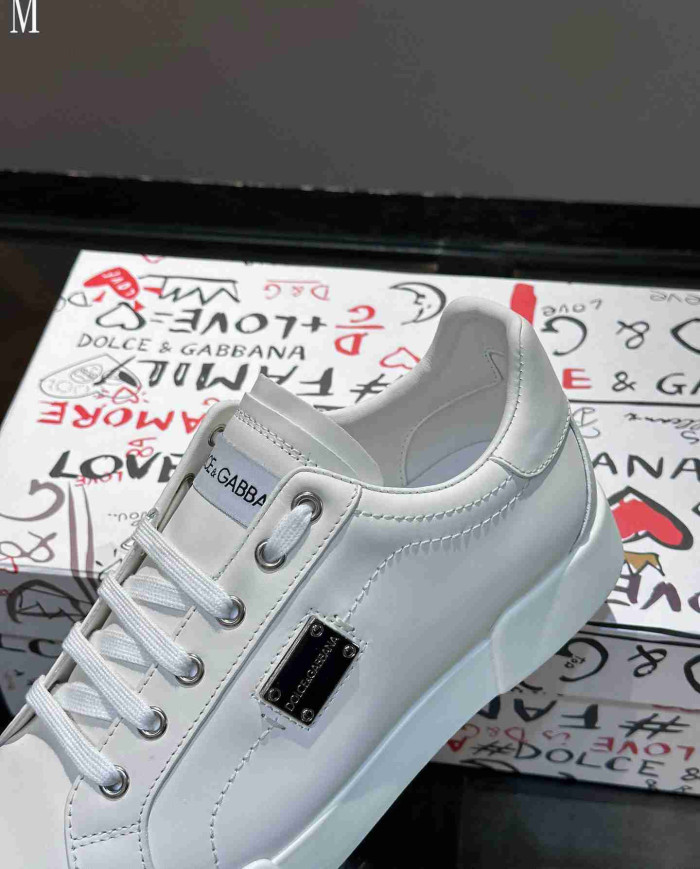 Dolce & Gabbana Metal Logo Casual Sneakers