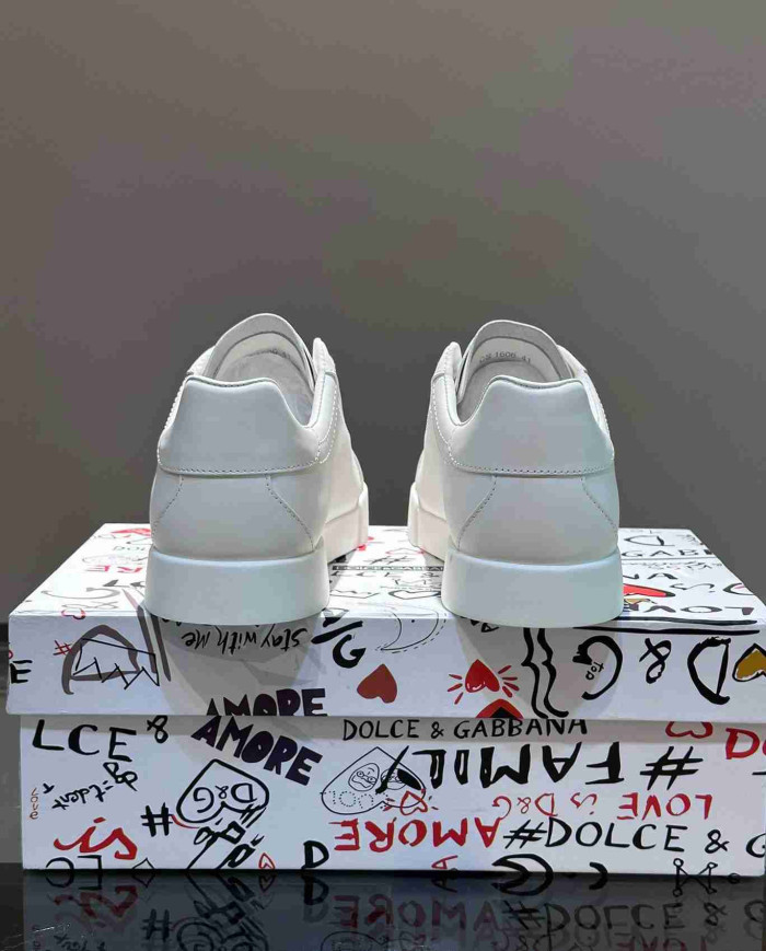 Dolce & Gabbana Metal Logo Casual Sneakers