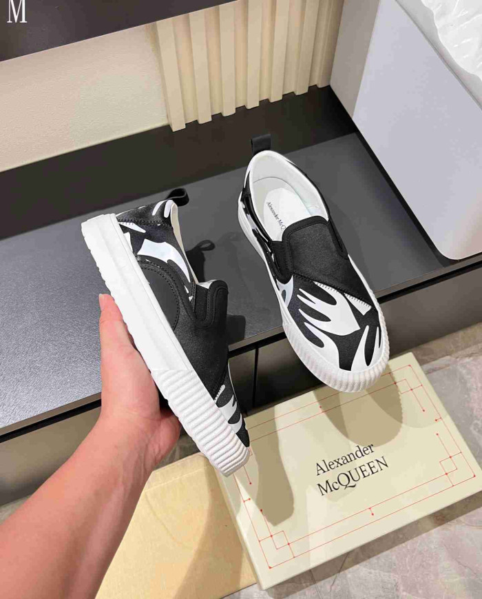 Alexander McQueen Swallow Print Casual Sports Sneakers