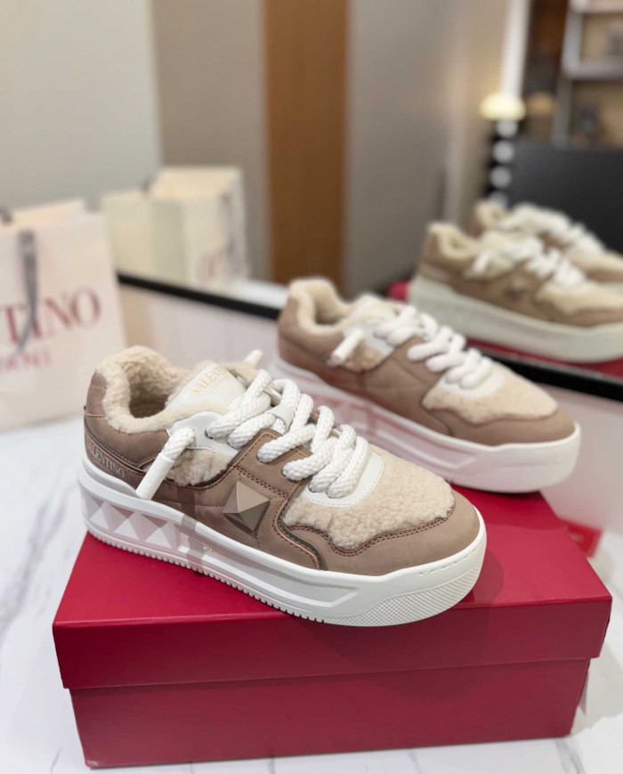 Valentino Garavani One Stud Plush Casual Sneakers