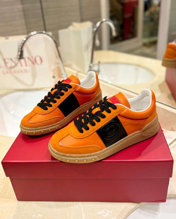 Valentino Garavani Upvillage Low Top Casual Sneakers