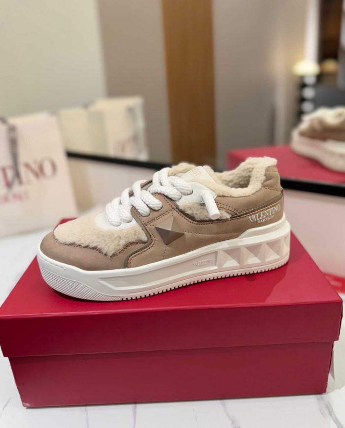 Valentino Garavani One Stud Plush Casual Sneakers