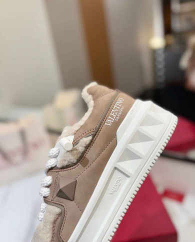 Valentino Garavani One Stud Plush Casual Sneakers