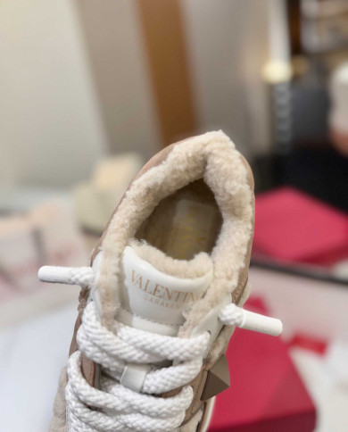 Valentino Garavani One Stud Plush Casual Sneakers