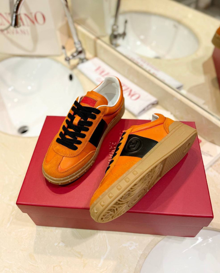 Valentino Garavani Upvillage Low Top Casual Sneakers