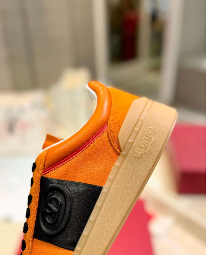 Valentino Garavani Upvillage Low Top Casual Sneakers