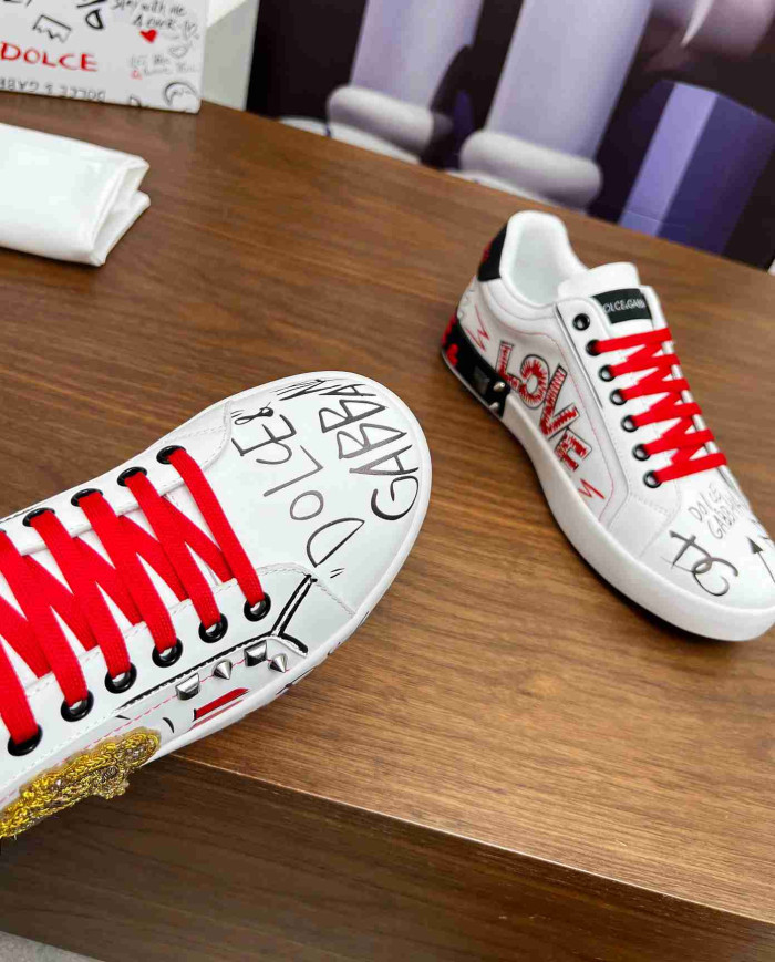 Dolce & Gabbana Graffiti Print Casual Sneakers