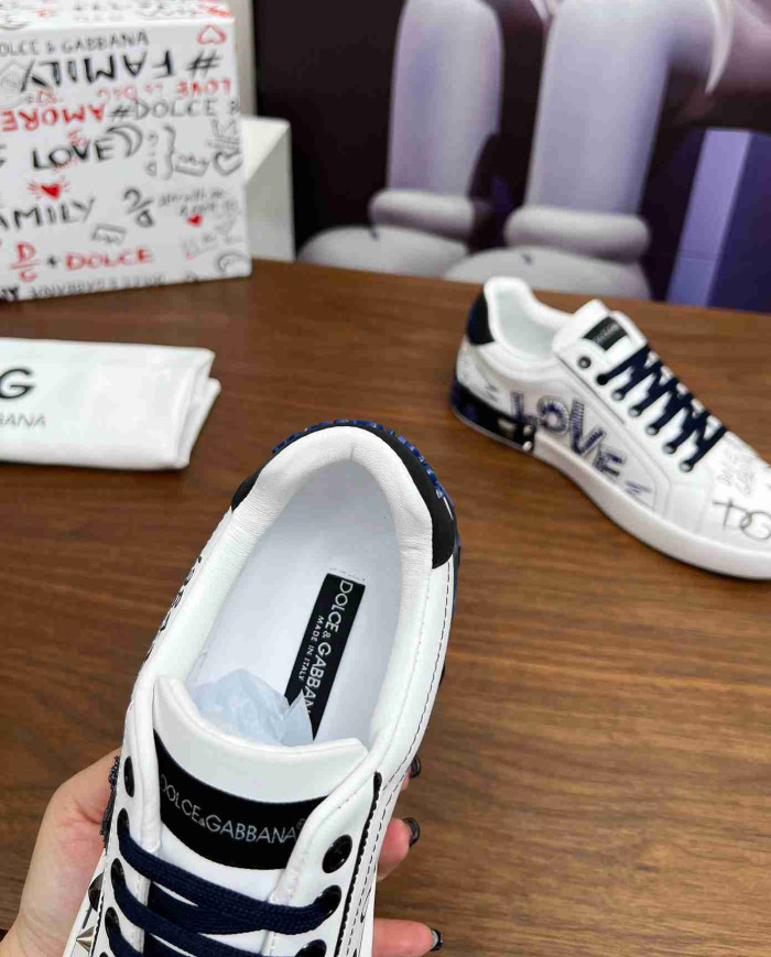 Dolce & Gabbana Graffiti Print Casual Sneakers