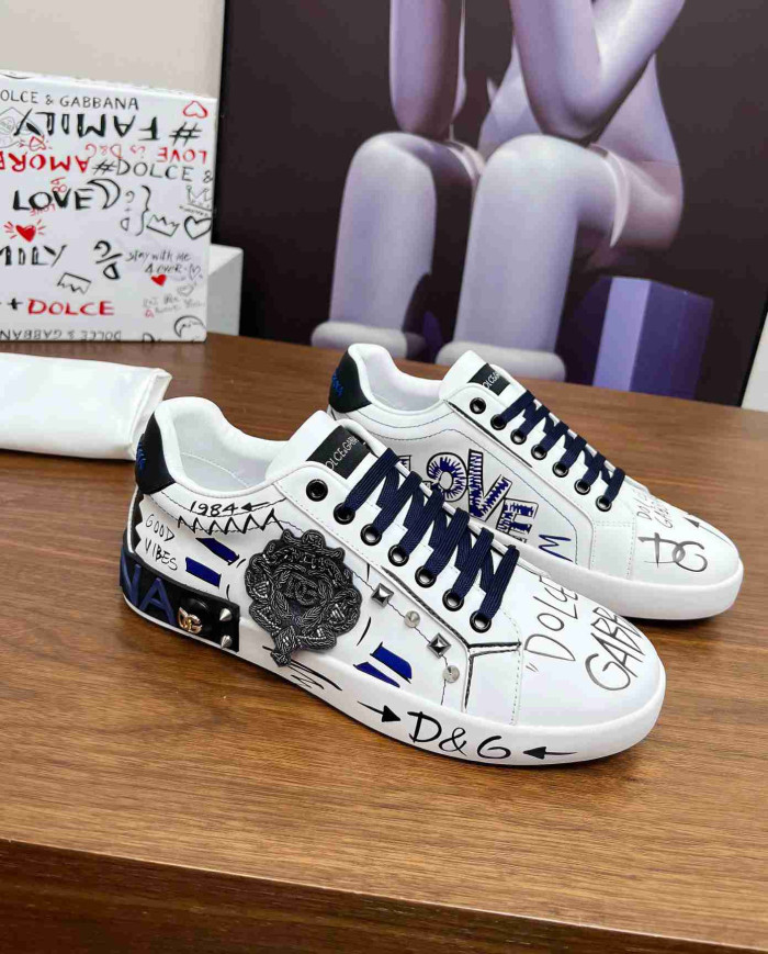 Dolce & Gabbana Graffiti Print Casual Sneakers
