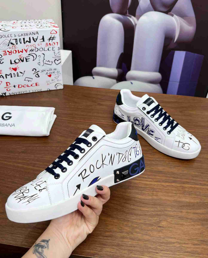 Dolce & Gabbana Graffiti Print Casual Sneakers